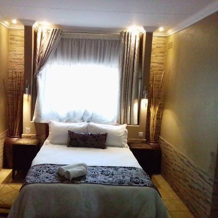 Ditsaleng Bed And Breakfast Vanderbijlpark ภายนอก รูปภาพ