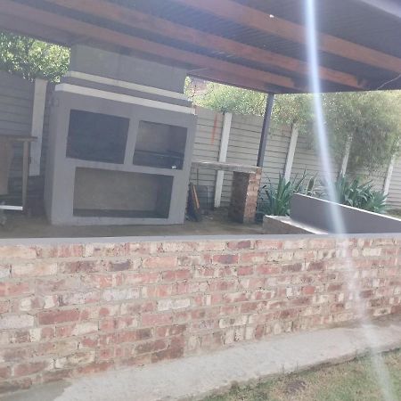 Ditsaleng Bed And Breakfast Vanderbijlpark ภายนอก รูปภาพ