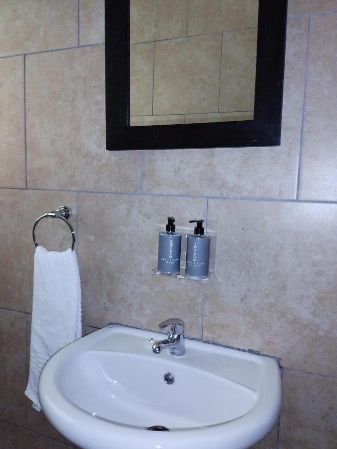 Ditsaleng Bed And Breakfast Vanderbijlpark ภายนอก รูปภาพ