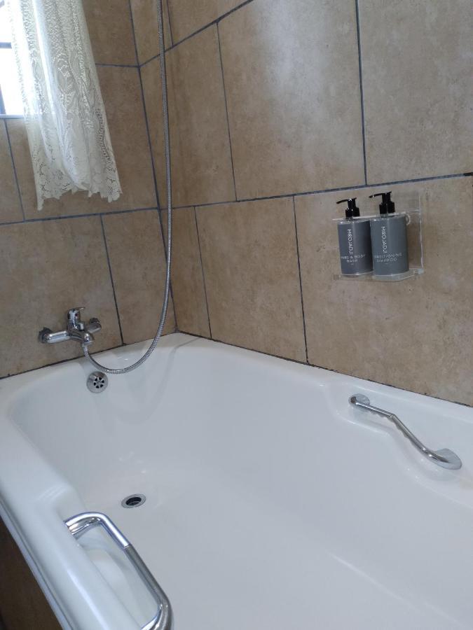 Ditsaleng Bed And Breakfast Vanderbijlpark ภายนอก รูปภาพ