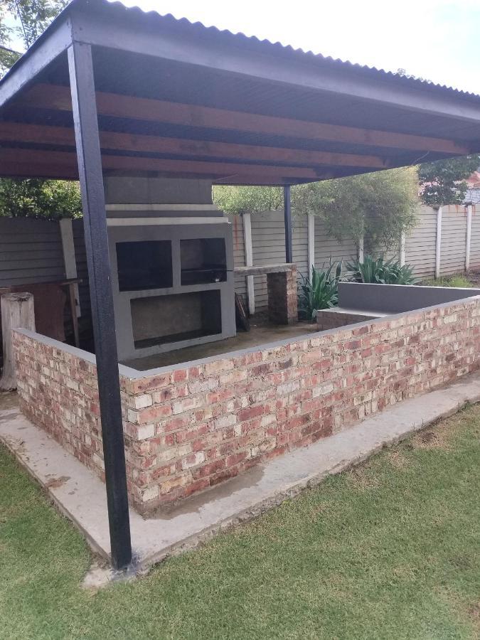 Ditsaleng Bed And Breakfast Vanderbijlpark ภายนอก รูปภาพ